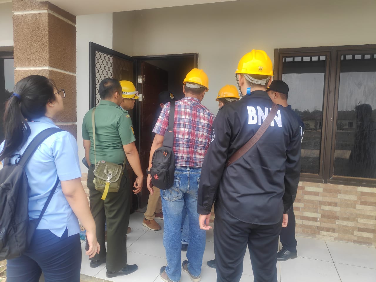 Penyidik BNNK OKI Tergabung Dalam Tim Sidak TKA di PT. OKI Pulp and Paper Penyidik BNNK OKI Tergabung Dalam Tim Sidak TKA di PT. OKI Pulp and Paper