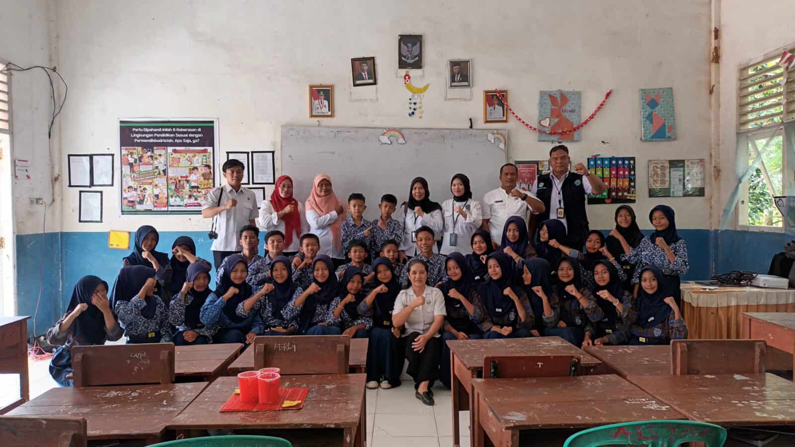 Lindungi Sekolah Dari Penyalahgunaan Narkoba BNNK OKI Lakukan Tes Urine dan Penyuluhan di SMPN 4 Jejawi OKI Lindungi Sekolah Dari Penyalahgunaan Narkoba BNNK OKI Lakukan Tes Urine dan Penyuluhan di SMPN 4 Jejawi OKI