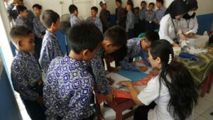 Lindungi Sekolah Dari Penyalahgunaan Narkoba BNNK OKI Lakukan Tes Urine dan Penyuluhan di SMPN 4 Jejawi OKI